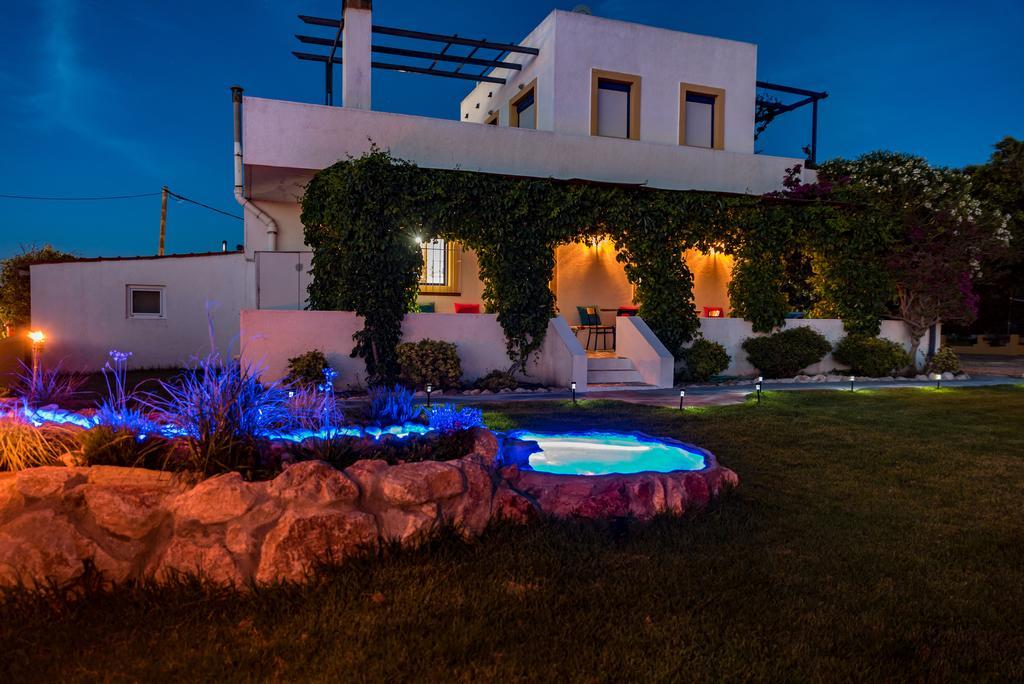 Villa Marqua Kalavárda Exteriör bild
