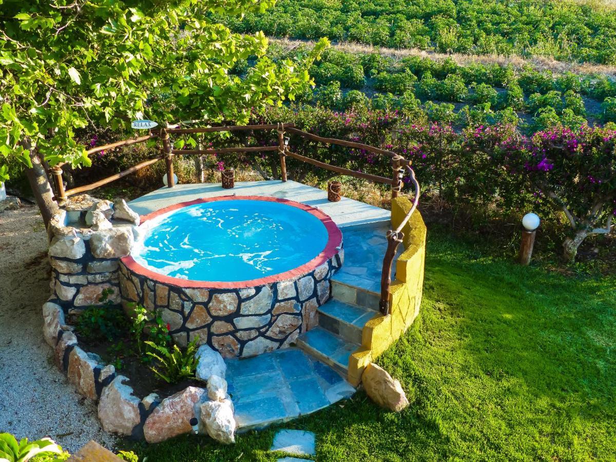 Villa Marqua Kalavárda Exteriör bild